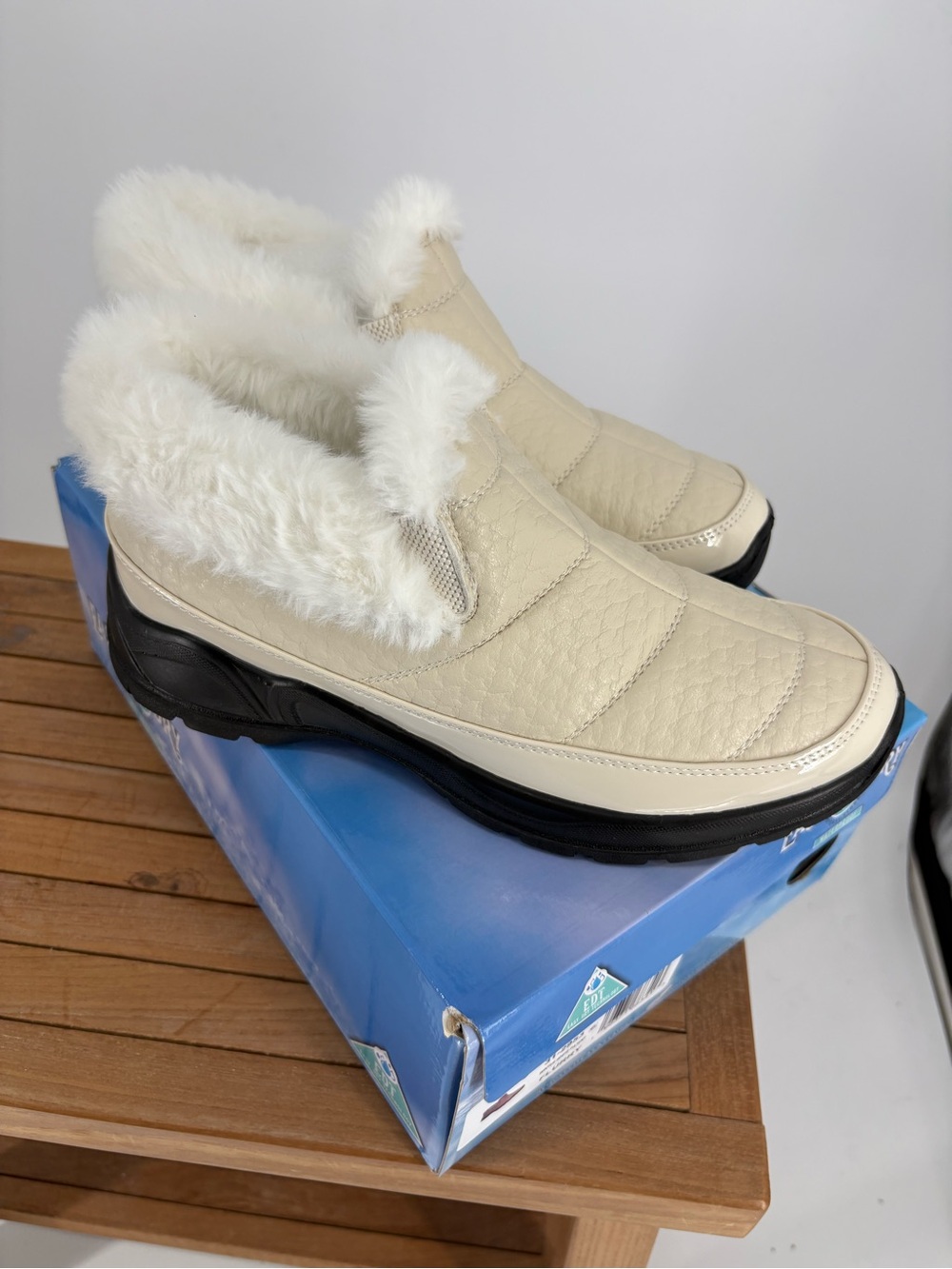 New Easy Dry Cozy Faux-Fur Lined Slip-On Winter Clog - Cream size 7.5 M - Picture 2 of 5